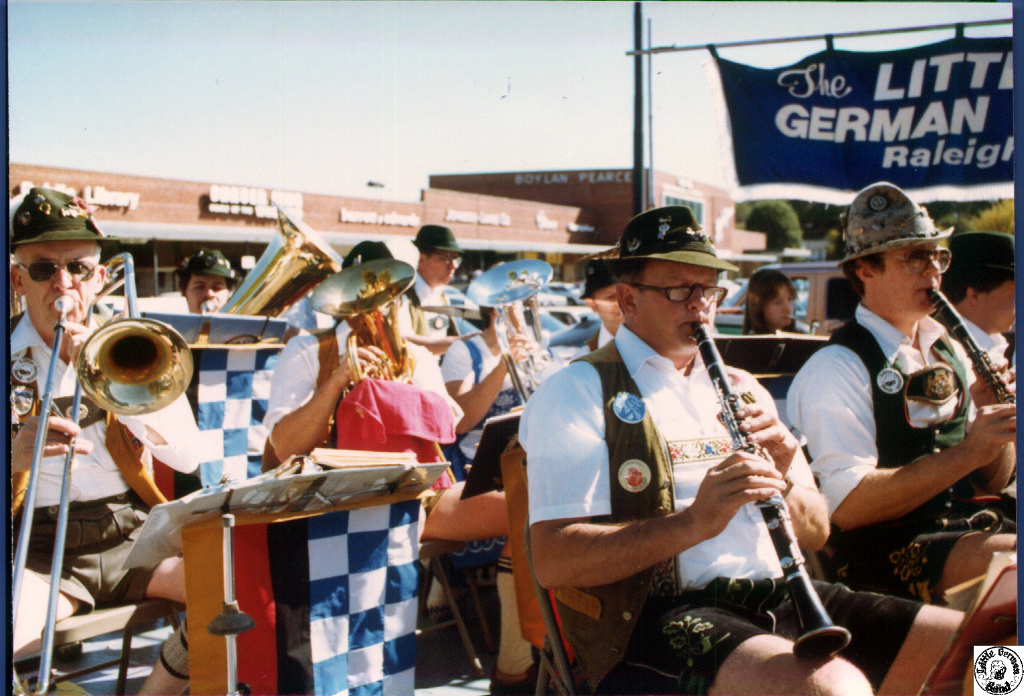 1981 10 08 05 Cameron Village Oktoberfest.jpg